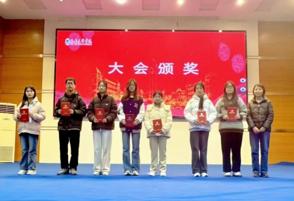 cd852fec29d2843bf2e82a395abbfeb8